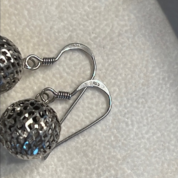 Vintage Sterling Silver Diamond Cut Orb Filigree Hollow Ball Earrings - Picture 6 of 7